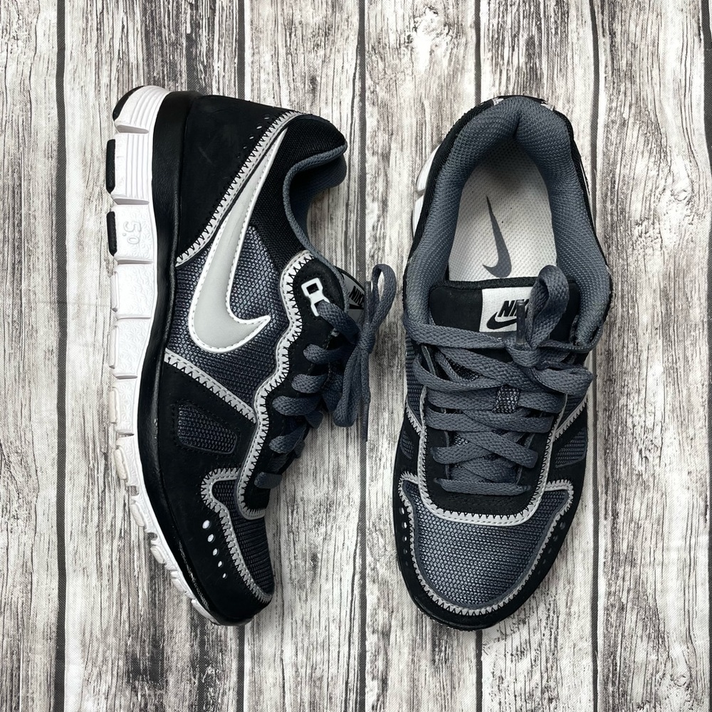 ✔️Nike shoes - size 7